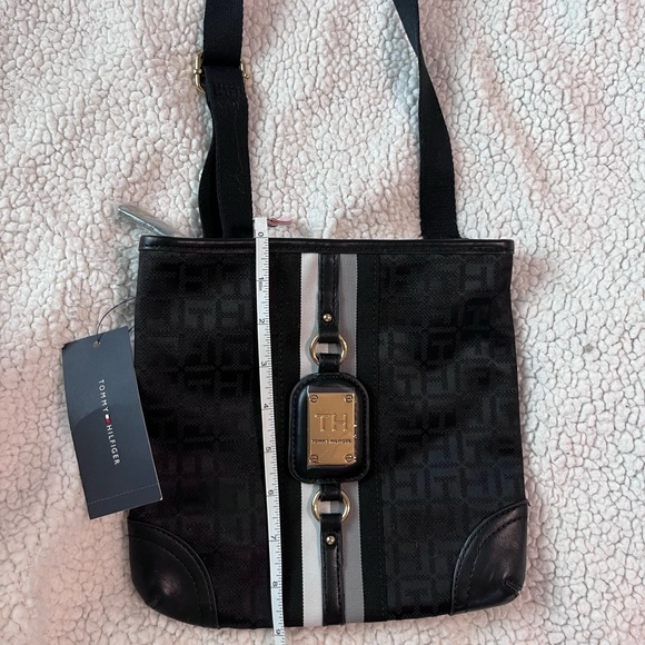 NWT black small Tommy Hilifiger shoulder bag - Picture 1 of 2